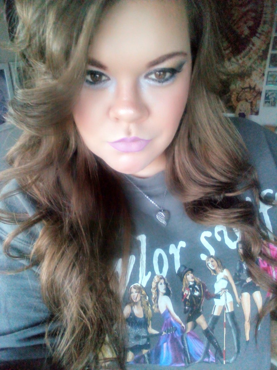 swiftlycraftd13's tweet photo. #SeniorSwiftie here!
I'm Kayla, going to be 35 in 3 weeks My favorite album is Speak Now and my favorite song is Enchanted First heard Teardrops on My Guitar on the school bus and was hooked ever since! I also love football, crocheting, playing guitar and hope to be a songwriter https://t.co/OJGvA449Im