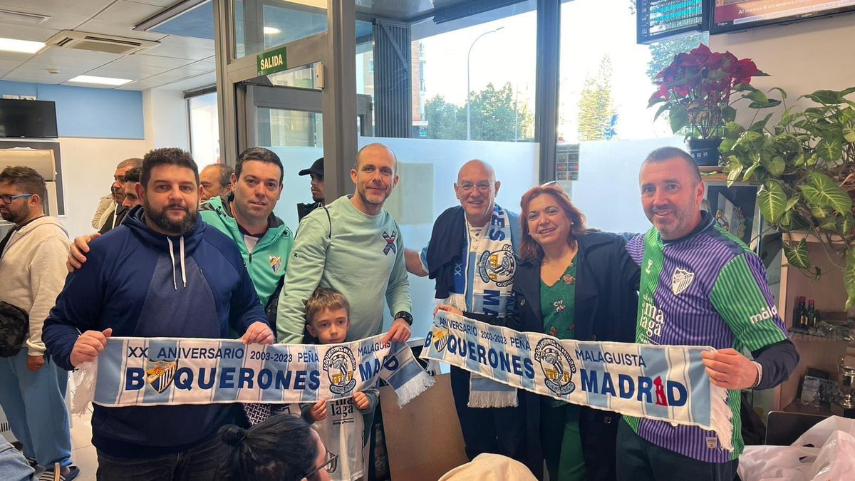 puniversitariam's tweet photo. Encantados de coincidir hoy en la previa con nuestros hermanos de @Malaga_enMadrid 🤍💙 https://t.co/BTyfMv3PMP