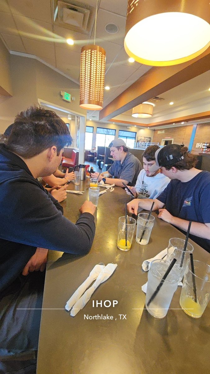 IHOP intercept before heading back home.

@SonnebornChasng @NickGormanWX @Lincoln_Wx @jacksonfarleywx @Noah_789_ @swalchliwx @Get_EMLd