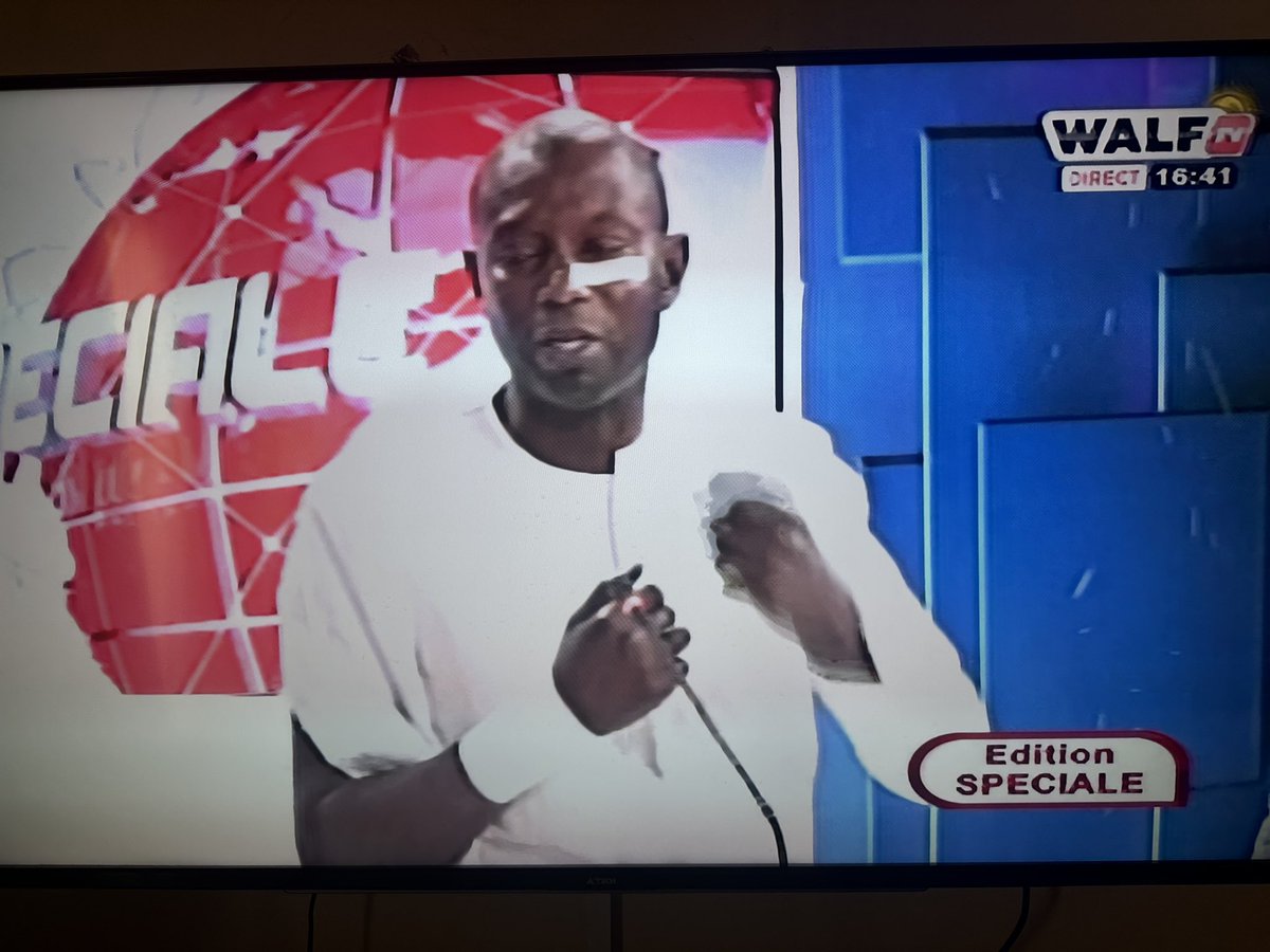 Pr Daouda Ndiaye , candidat à l’élection présidentielle brutalisé par les forces de l’ordre. « Ils ont reçu l’ordre de nous tuer » dit-il sur les antennes de Walfadri (média).
Triste pour ce pays. 
#FreeSenegal #FrontCitoyenSN