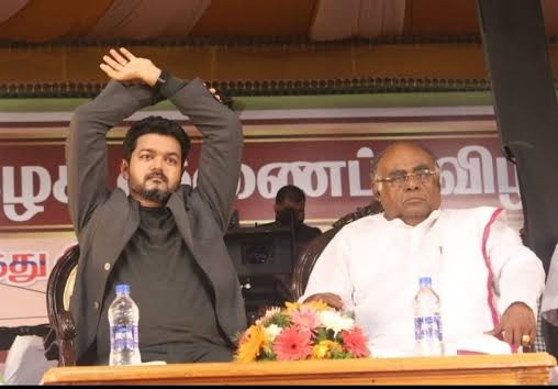AjeethK_'s tweet photo. திமுக, அதிமுக, பாஜக கட்சிகளுக்கு கூடும் கூட்டம் பணம் கொடுத்து அழைத்து வரப்பட்டவர்கள், ஆனால் விஜய்-க்கு கூடுபவர்கள் அப்படி அல்ல 

திமுகவை ஒழிப்பதற்கு விஜய் பயன்படுவார் என்றால் அதுதான் என்னைப் பொறுத்தவரை மிகப்பெரிய தொண்டு - பழ.கருப்பையா

#TVKVijay #DMK #ADMK #BJP https://t.co/a7JCALku2K