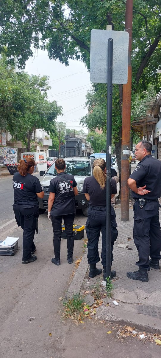 caidodelcatre2's tweet photo. Asesinaron a golpes a un abuelo de 84 años en Río de Janeiro y Mendoza para robar su auto
Patricia Bullrich garpa para que esto no salga en los medios pero la violencia en Rosario no se detiene y por más tuits que @PatoBullrich publique, su incapacidad no se puede ya disimular... https://t.co/xMxDiP8hxI