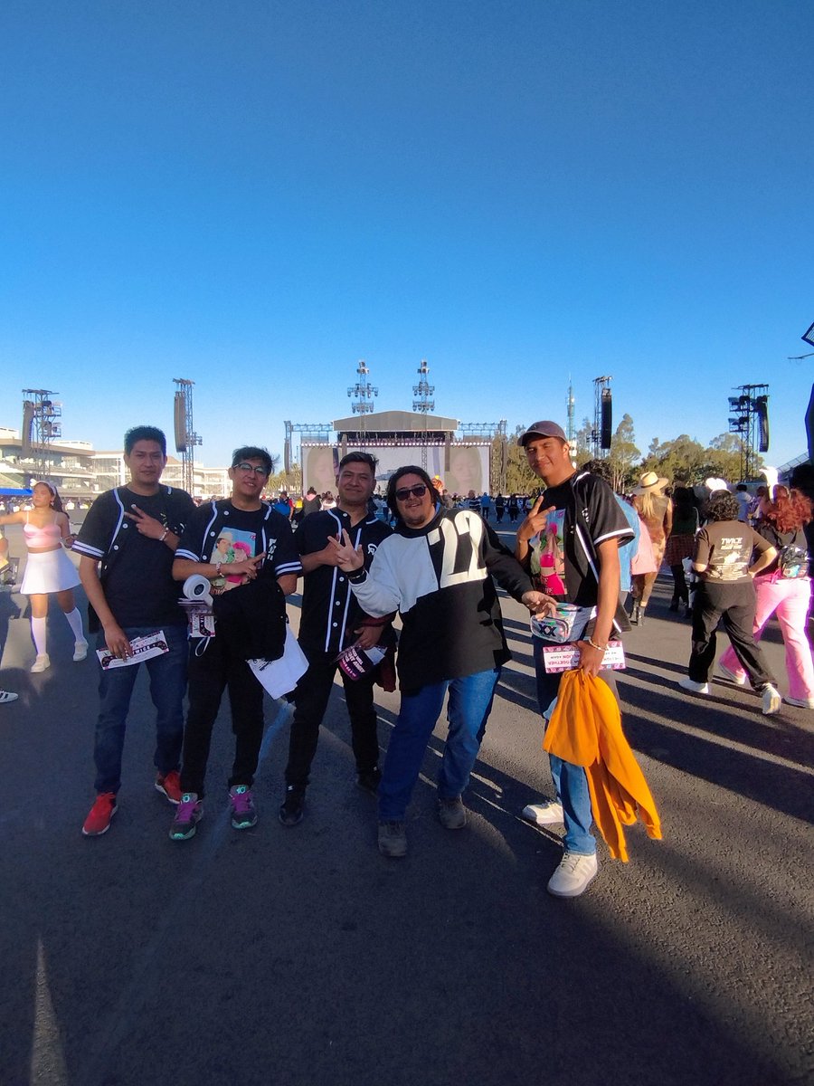 Quirtz07's tweet photo. Bueno, solo puedo decir que fue lo mejor que me ha pasado hasta el momento.

Simplemente no hay palabras para describir lo que pasó 
LAS AMO TWICE ❤️🫶 https://t.co/yBN0BKqnNh