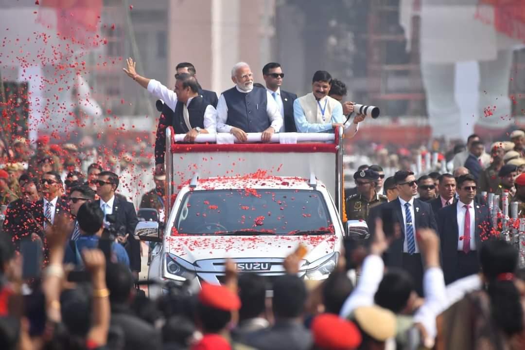 KamakhyaTasa's tweet photo. HPM Narendra Modiji @narendramodi always with the people of  Assam and  NE.HPM launched and dedicated various projects worth Rs 11,600cr to the people of Assam and nation , presence of HPM encourage HCM @himantabiswa  to lead Assam towards more progress. https://t.co/p6Lc01ikyn