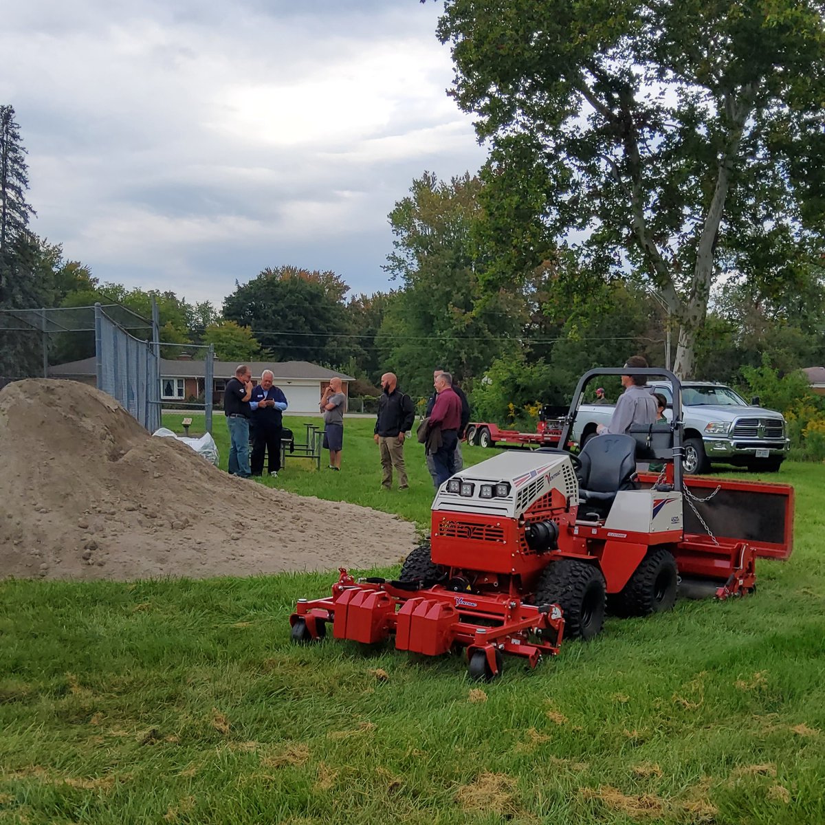 Weingartz's tweet photo. Punxsutawney Phil didn't see his shadow, so it looks like we're in for an early spring! Say goodbye to winter blues and hello to green grass and warmer days ahead!
Who else is excited for the change in seasons?
#weingartz #EarlySpring #GroundhogDay https://t.co/aNQ06TorQf