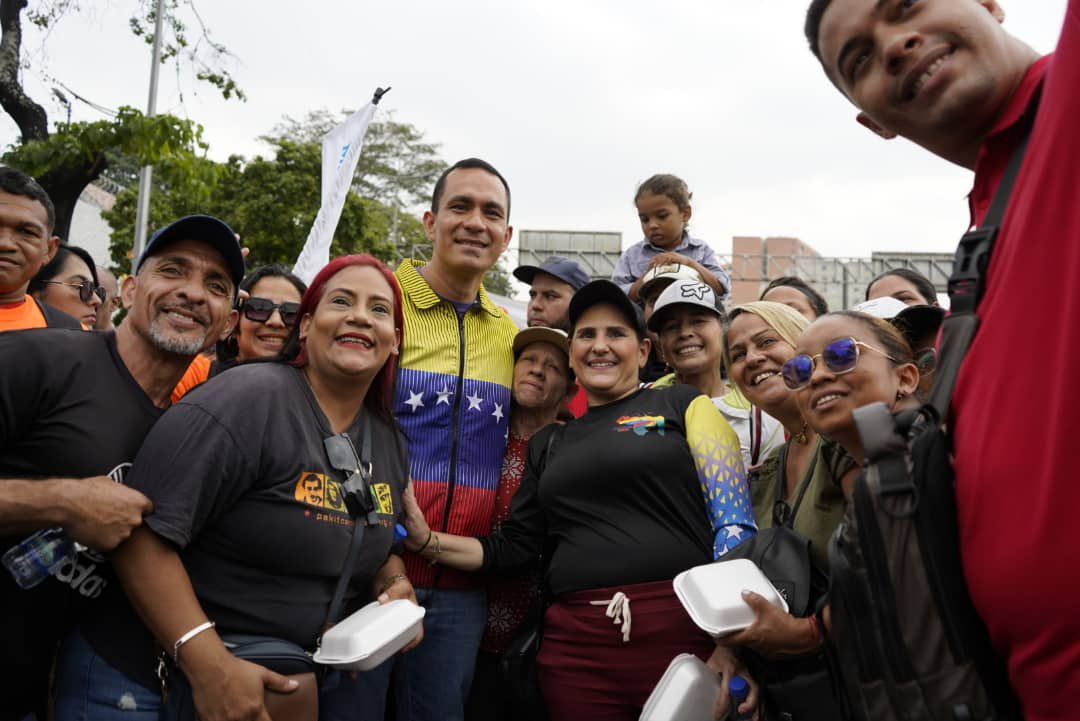 luis_villegasr's tweet photo. La rebelión antiimperialista del #4F de 1992 encendió la llamarada de esperanza de todo un pueblo, liderada por Comandante Chávez contra el neoliberalismo y puntofijismo.
Aquel "Por Ahora" marcó en nuestra historia el Día de la Dignidad Nacional y abrió el camino de la Revolución Bolivariana.
¡Qué viva por siempre el #4FDelPueblo!
