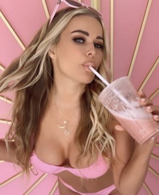 pink is the flavor, solve the riddle 💕 https://t.co/YHPFq3k9C8<a href="/tag/goodburger2"class="tags"><span>#goodburger2</span></a>