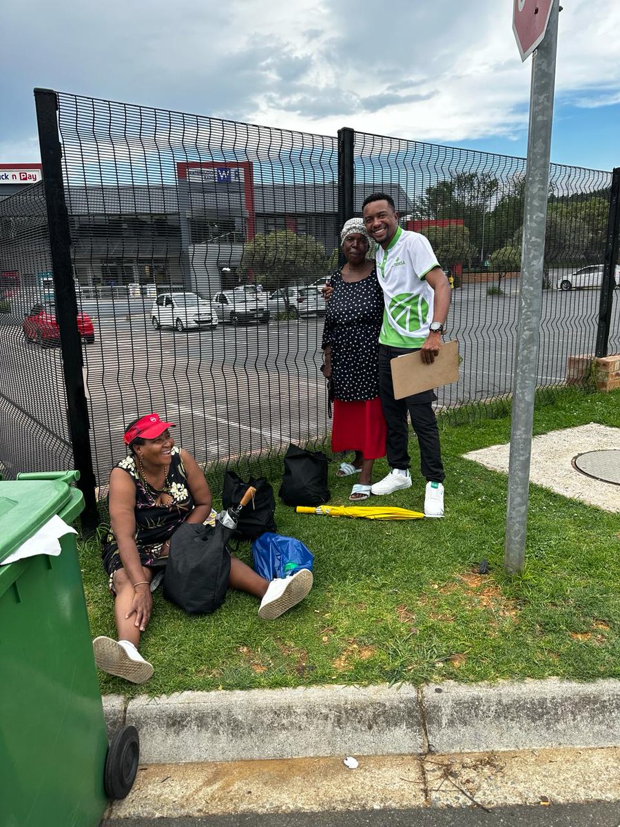 tshwane_ward56's tweet photo. Today Ward 56 Branch Chairperson, Moses Modisane and Ward 56 activist Sakhile Myeni visited Ward 42 to show support to the Ward 42 BEC and to encourage the residents to register to vote.
You can still register online
#RegisterToVote2024 🗳️
#Let'sFixSouthAfrica
#VoteActionSA https://t.co/Gxu5inunta