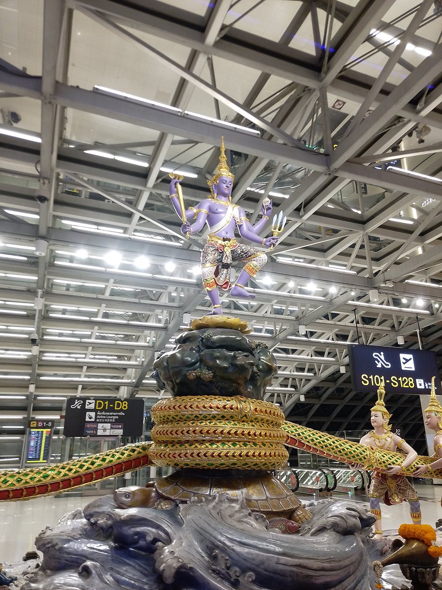VNJP525's tweet photo. 去年の夏も帰りは関空だったけど、その後すぐにスワンナプーム国際空港は新エリア増えたんだよね。

日本人は現状スタンプ必要無いなら自動出国ゲート利用出来る(エラーで読み取りミスだったけど優先で行ける)

ただエアアジアで帰るんだけどS3桁はそこから電車に乗って移動(5分位)合計で40分位 https://t.co/GrDqQtcdWJ