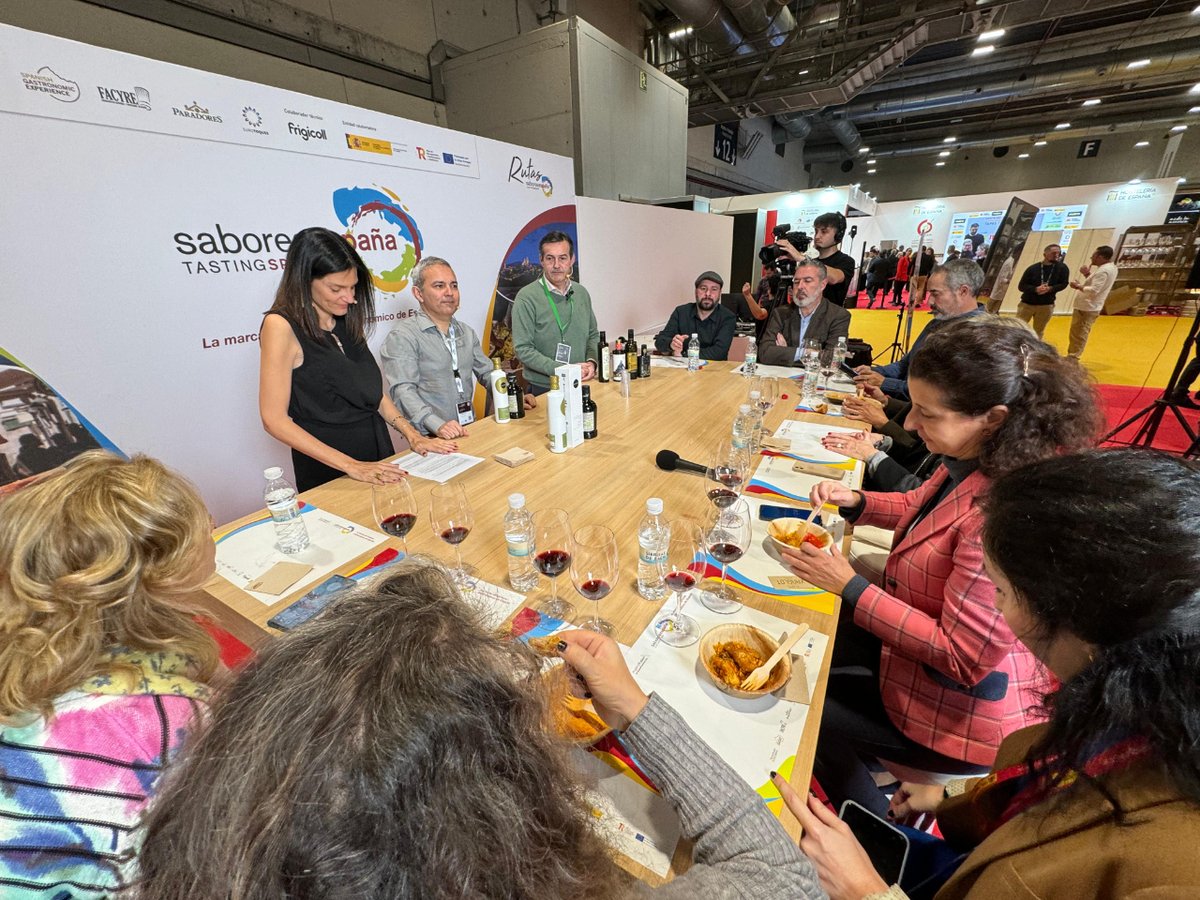 SaboreaEspana's tweet photo. Desde la 'Sinfonía para tu paladar' hasta la 'Ruta de la Tapa', Saborea España conquistó Madrid Fusión Alimentos de España. Descubre el delicioso recorrido de 17 destinos que nos acompañaron. 🌍🍷 #Gastronomía #ExitoTotal https://t.co/91Cwe3IT16