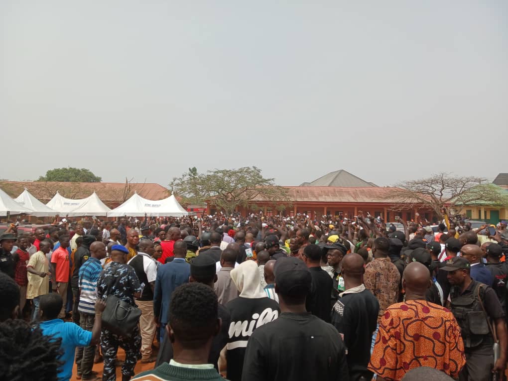 Claireonome's tweet image. Edo state PDP Election of 3 Adhoc delegates from Oredo Ward 2.
The turn out from party members was massive. 
#SupportPDP