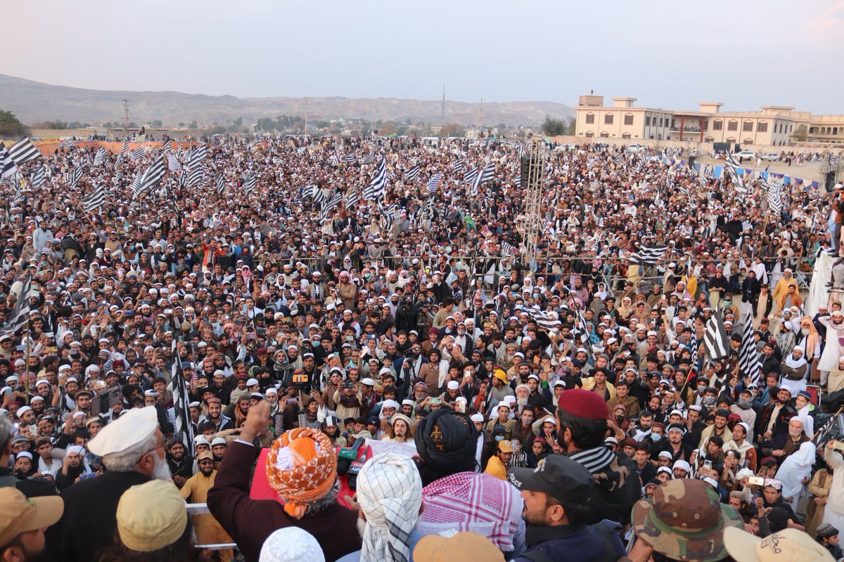 JUIAnswersBack's tweet photo. کرک نے کمال کردیا ۔
کرک کے غیور  عوام اپنے قائد کے لئے آج واقعی نکل چکے ۔

#ٹھپہ_صرف_کتاب_پر https://t.co/eWZ6OsOHOs