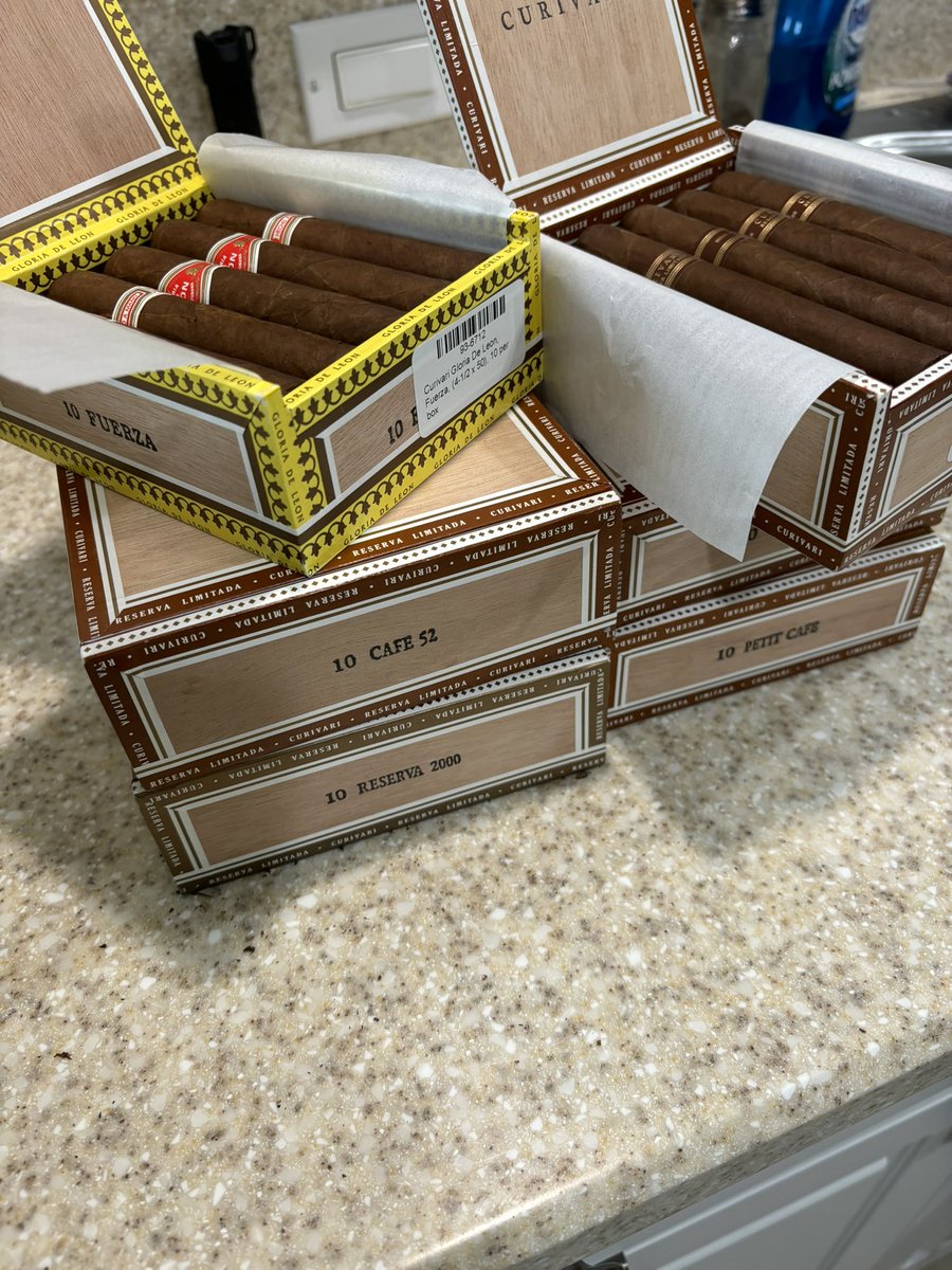 java473's tweet photo. #curivari #cigar order came in. Woohoo! Also, so much plastic. We prefer them unwrapped in the humidor while they wait for their demise. https://t.co/ieUpdoGUAI