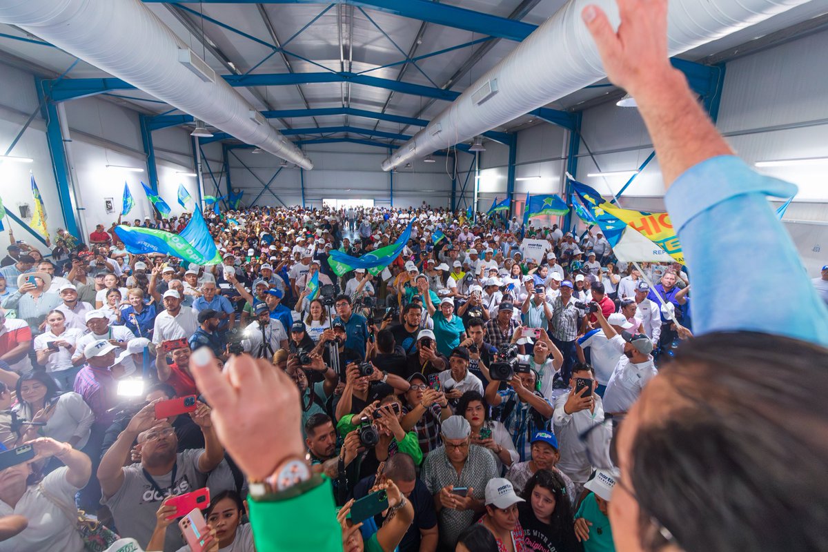 MartinTorrijos's tweet photo. Desde Chiriquí, inicio la ruta del #CambioSeguro, junto a miles de panameñas y panameños, que al igual que yo, desean mejores días para Panamá. https://t.co/JVffmVcHAJ
