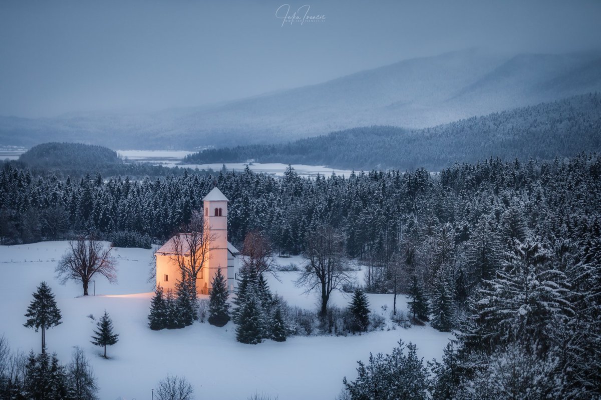 #winter #evening #snow #bluehour #xhurch #zelse #cerkniskojezero #cerkniskolake #slovenia #slovenija #landscape #nature #europe #ifeelslovenia #landscapephotography #natgeo