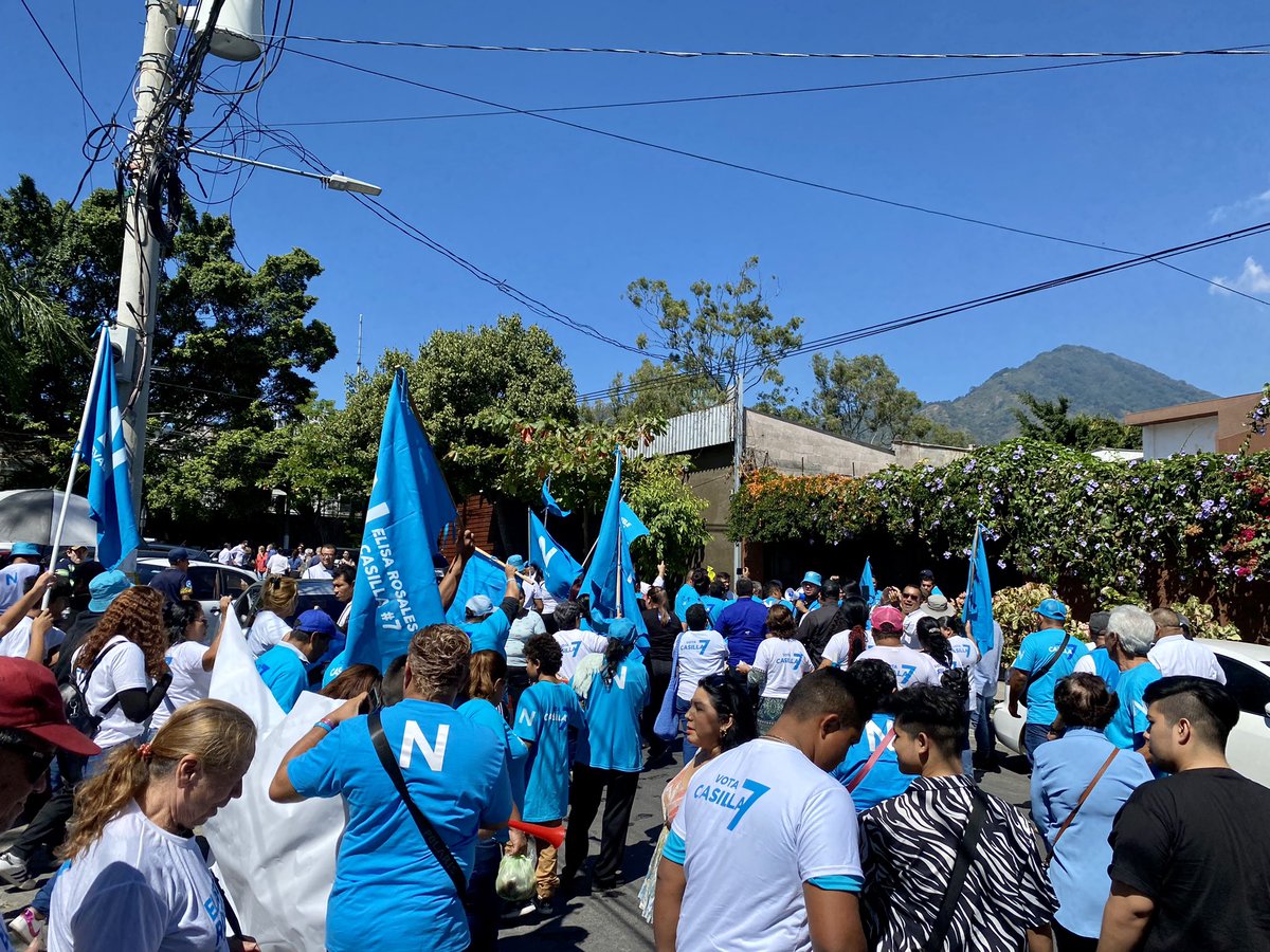 Una verdadera fiesta cívica!!! 🗳️🇸🇻 
@XZablah  @nayibbukele  @Elisa_Rosalesv 

#Votaciones2024 
#NayibBukele2024