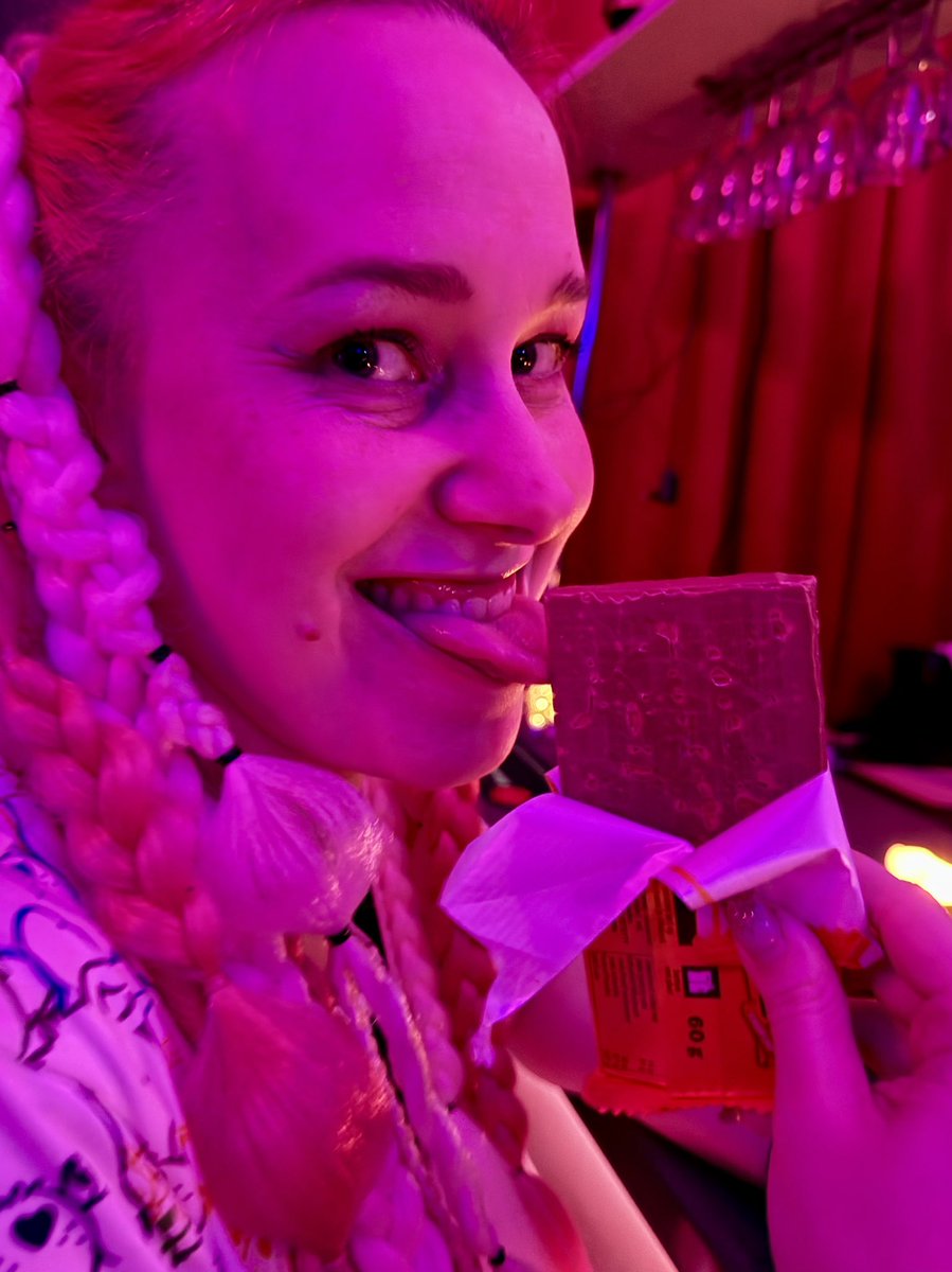 #bdsmkastellet is like a box of chocolates, you never know what you get!

#bdsm #brat