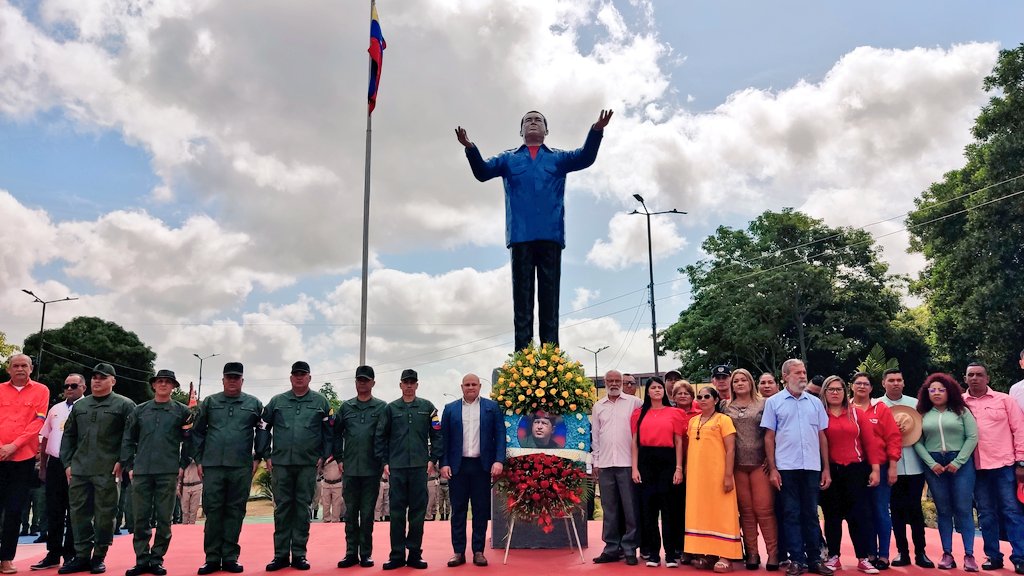 Hoy Domingo #4Feb || Desde la Plaza de la Revolución Hugo Chávez del municipio Maturin, El G/D. Romerl Romero Domínguez, Cmdte de la ZODI N° 52 Monagas. En compañía de los Sres Generales Cmdtes de Unidades Superiores, en funcion cívico militar-policíal y demás autoridades ⬇️