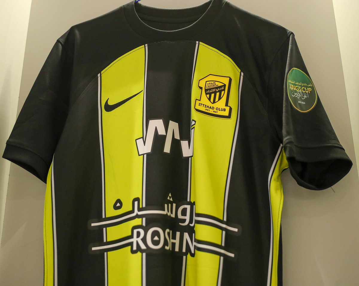 سحب على ( 10 ) تيشيرتات #الاتحاد الخاصة بـلاعبك المفضل مقدمة من الداعم <a href="/H_501/">هتان بن محمد</a> 😍🤝

• رتويت للتغريدة والاختيار من المنشن 💛