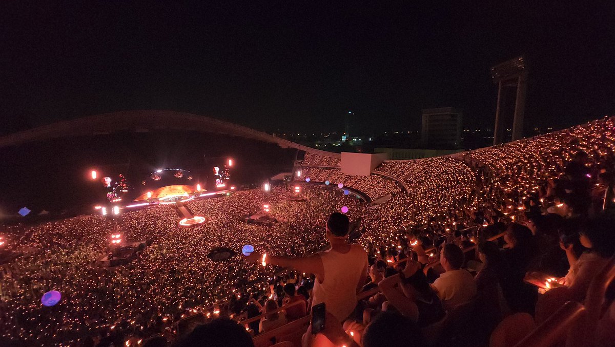 tangmotwit's tweet photo. รีวิวบัตรดอย ไม่เน้นเห็นแต่เน้นบรรยากาศที่คุ้มค่าจริงๆ
#ColdplayLiveinBangkok https://t.co/8P3W3uJZfU