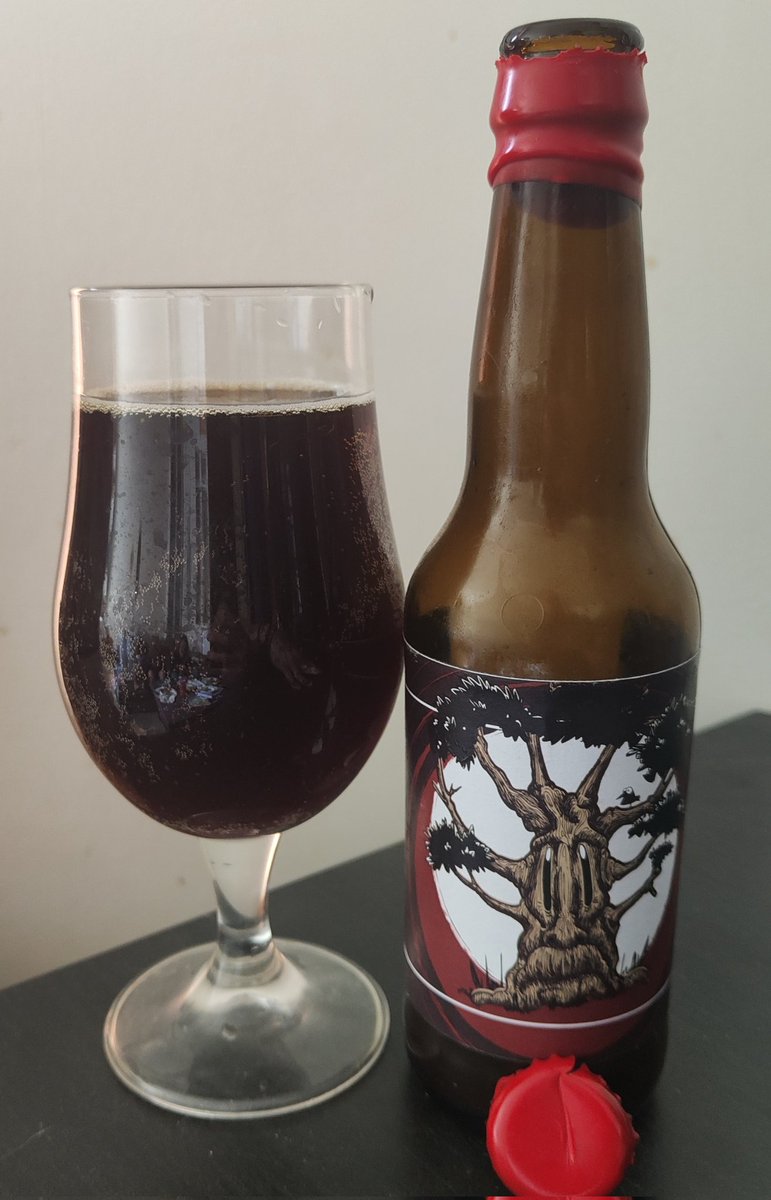 HodeiMaiza's tweet photo. Volamos a Portugal en #catadecervezas para degustar #Letra8BarrelAgedBarleyWine, 1 Barley Wine d 13 °, marrón oscuro, sin apenas espuma,aromas dulces y sabores maltosos, a caramelo y el toque d vino de Oporto. Lleva agua del Miño y se realizó por el 8 aniversario. Rica y potente. https://t.co/kSu9SpCqMM