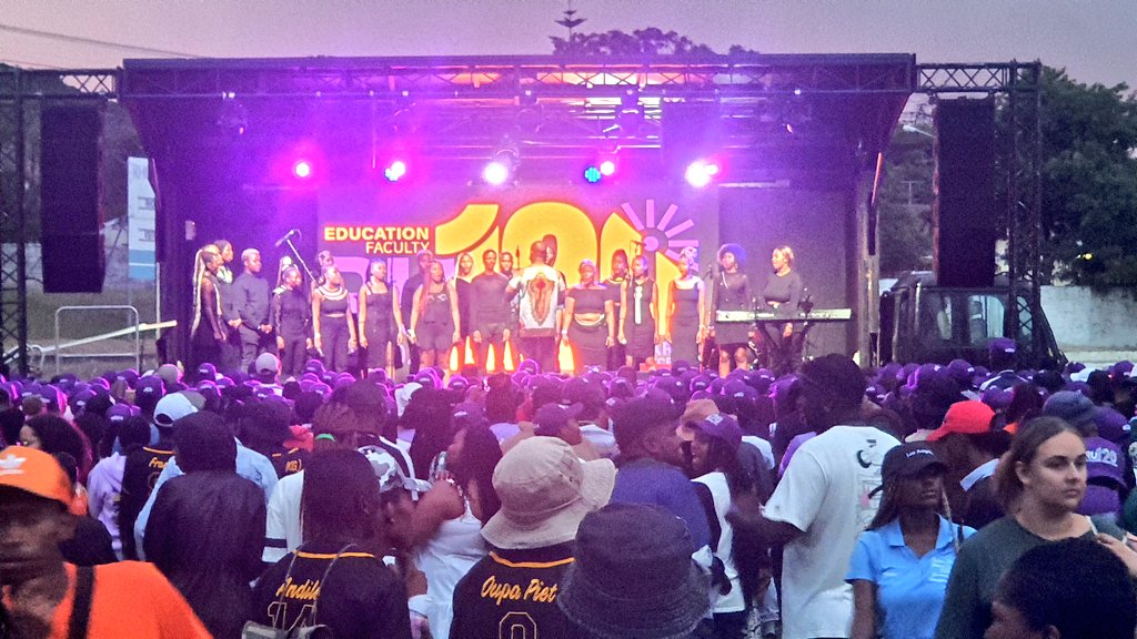 Rhodes_Uni's tweet photo. SCENES‼️💜 #RU120 #OFest https://t.co/yVTEP2eU4s