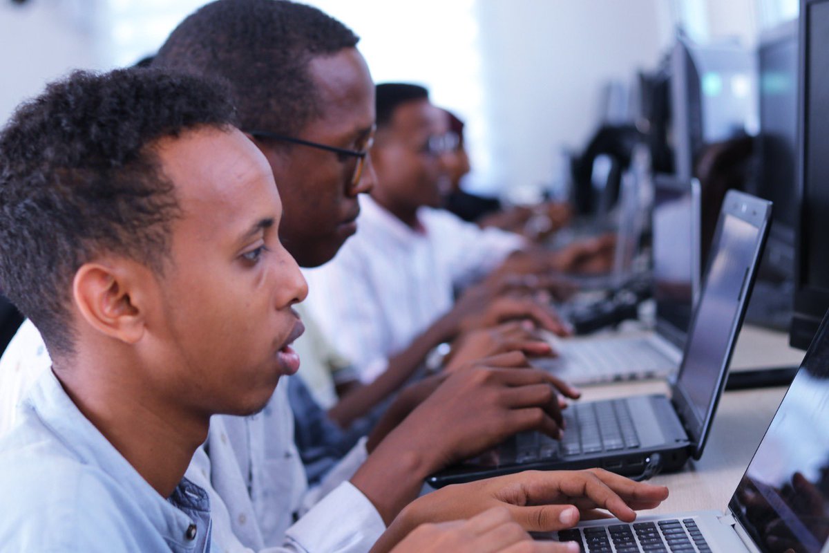 RiseAcademy21's tweet image. Coding and smiling – because coding joy is contagious 🚀 

#TeamCodingFun
#TheyCanCode
#RiseAcademy
