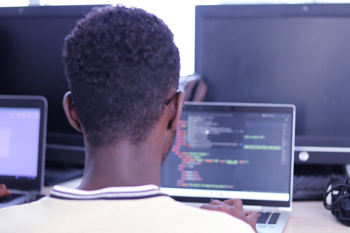 RiseAcademy21's tweet image. Coding and smiling – because coding joy is contagious 🚀 

#TeamCodingFun
#TheyCanCode
#RiseAcademy