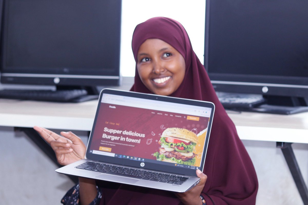 RiseAcademy21's tweet image. Coding and smiling – because coding joy is contagious 🚀 

#TeamCodingFun
#TheyCanCode
#RiseAcademy