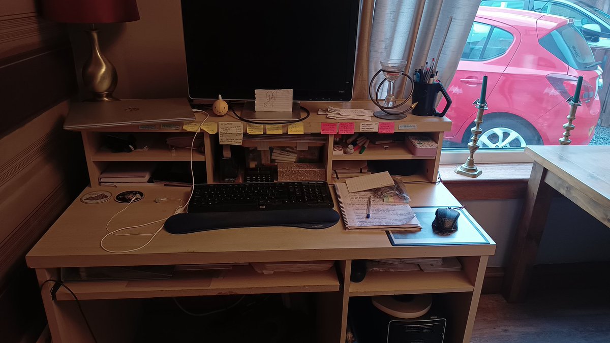 dragontatlisa's tweet photo. New office space ready for MUNNNNDAAAAAYYYYY 🙄😁😊 #workingfromhomelife https://t.co/7tyYm3dOkW
