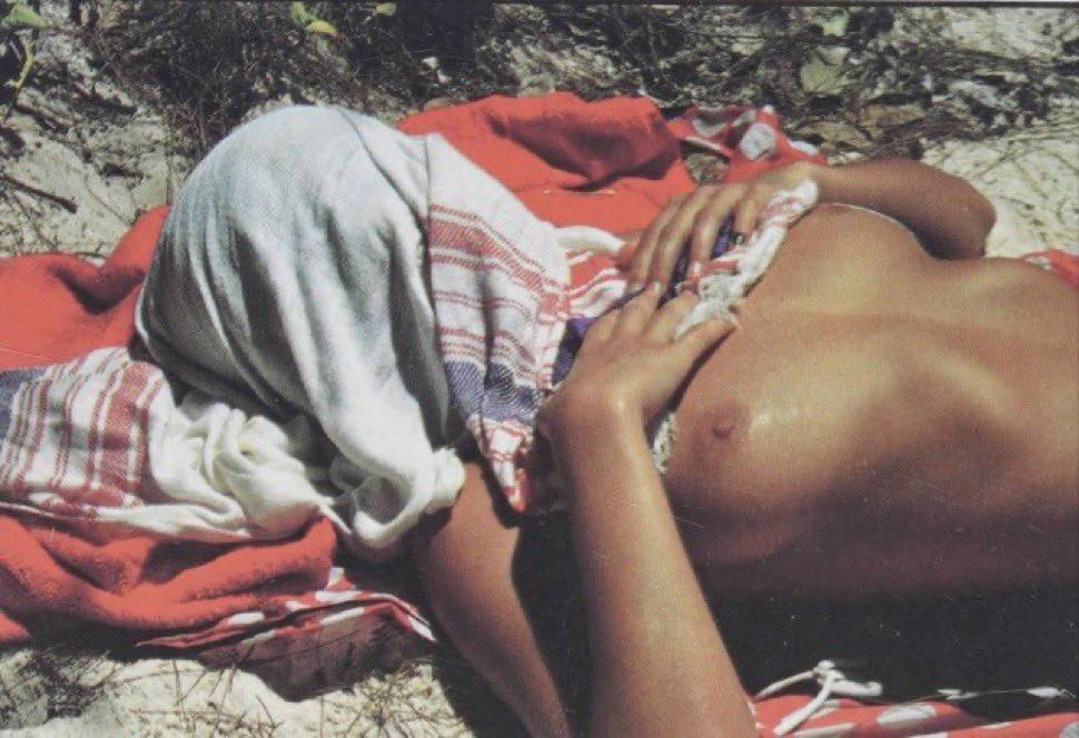 blackhadid1's tweet photo. in desperate need of this rn https://t.co/nMDTQPfrOZ
