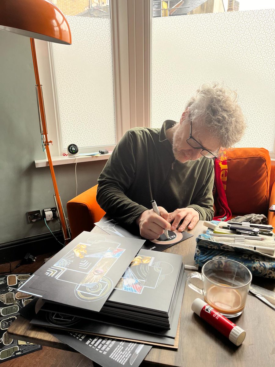 Martin Carr signing inserts ready for the release of our next Av8 project.
@martin_carr 
@theboo_radleys