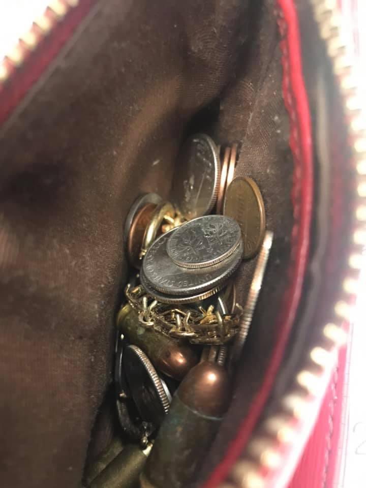149Zone7's tweet photo. Always check the coin purse!! #CSILife #Zone7 https://t.co/a4gC2iehE8