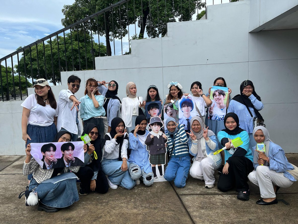 had fun to celebrate doyoung's birthday with doppus🩵

#aDOYrableyou 
#28SymphoniesWithDoyoung 
#시즈니의_행운_도영아_생일축하해