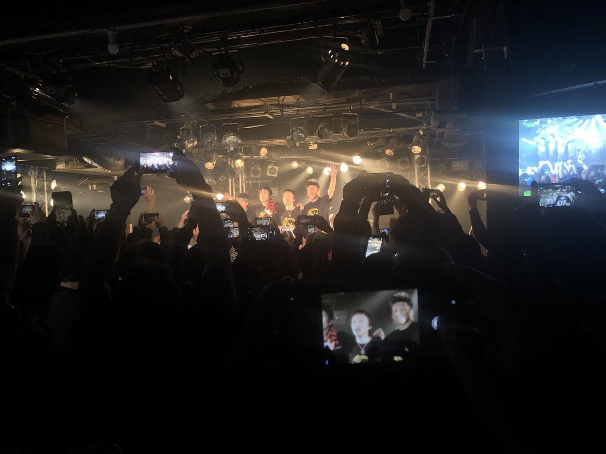ジュンスカは世代的に青春ど真ん中なんでライブ行ってめためた楽しんで来ました。サイコー！(＞▽＜)