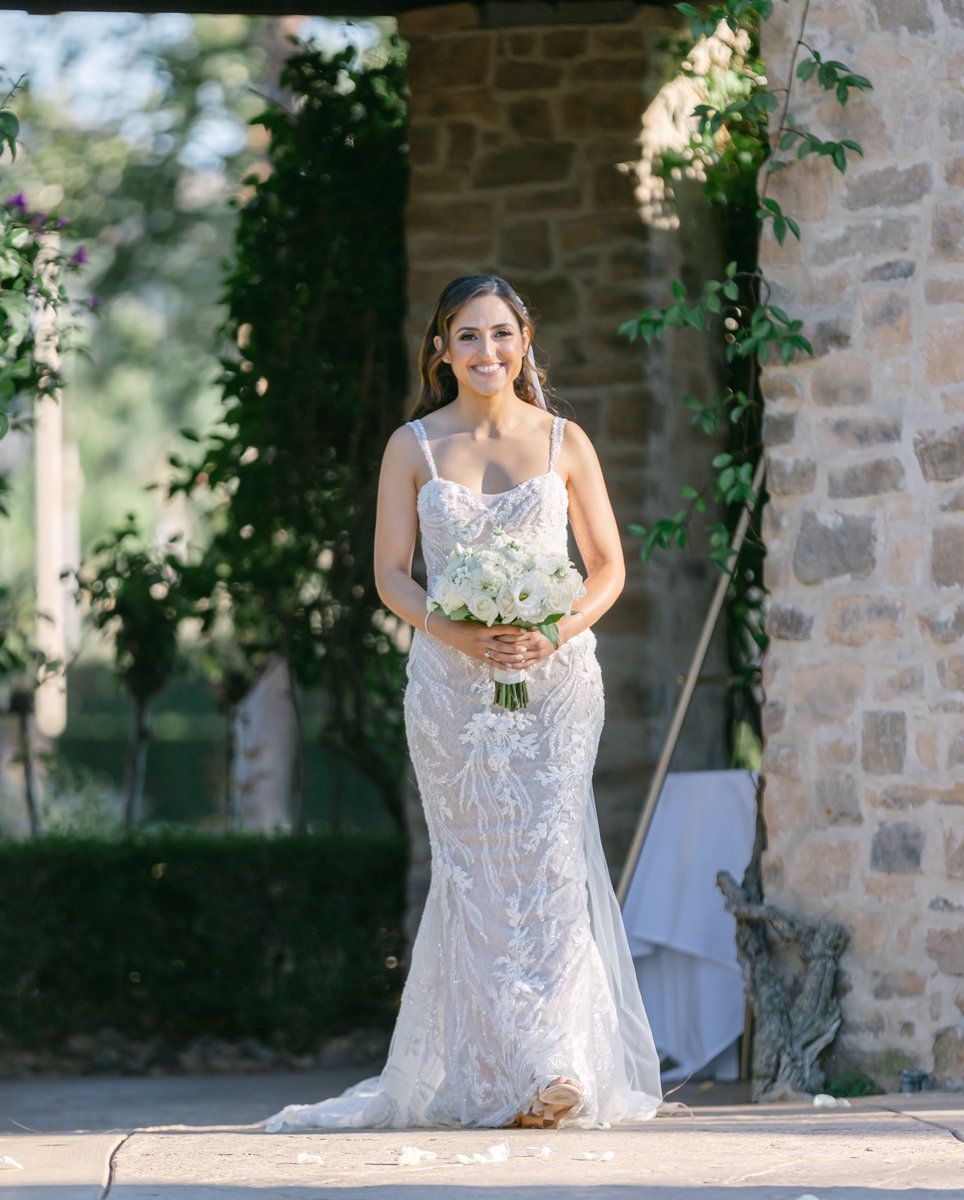 TDahlgrenEvents's tweet photo. It's the best feeling to see a glowing Bride on her wedding day!

Venue + Catering // @westlakevillageinn
Coordinator // @tdahlgrenevents
Photography // @auraelizabethphoto
Officiant // @rabbiteller
Florals // @tinasflowers_
Beauty // @berlyrodriguezmua @araamrani https://t.co/s7JrTTbeOs