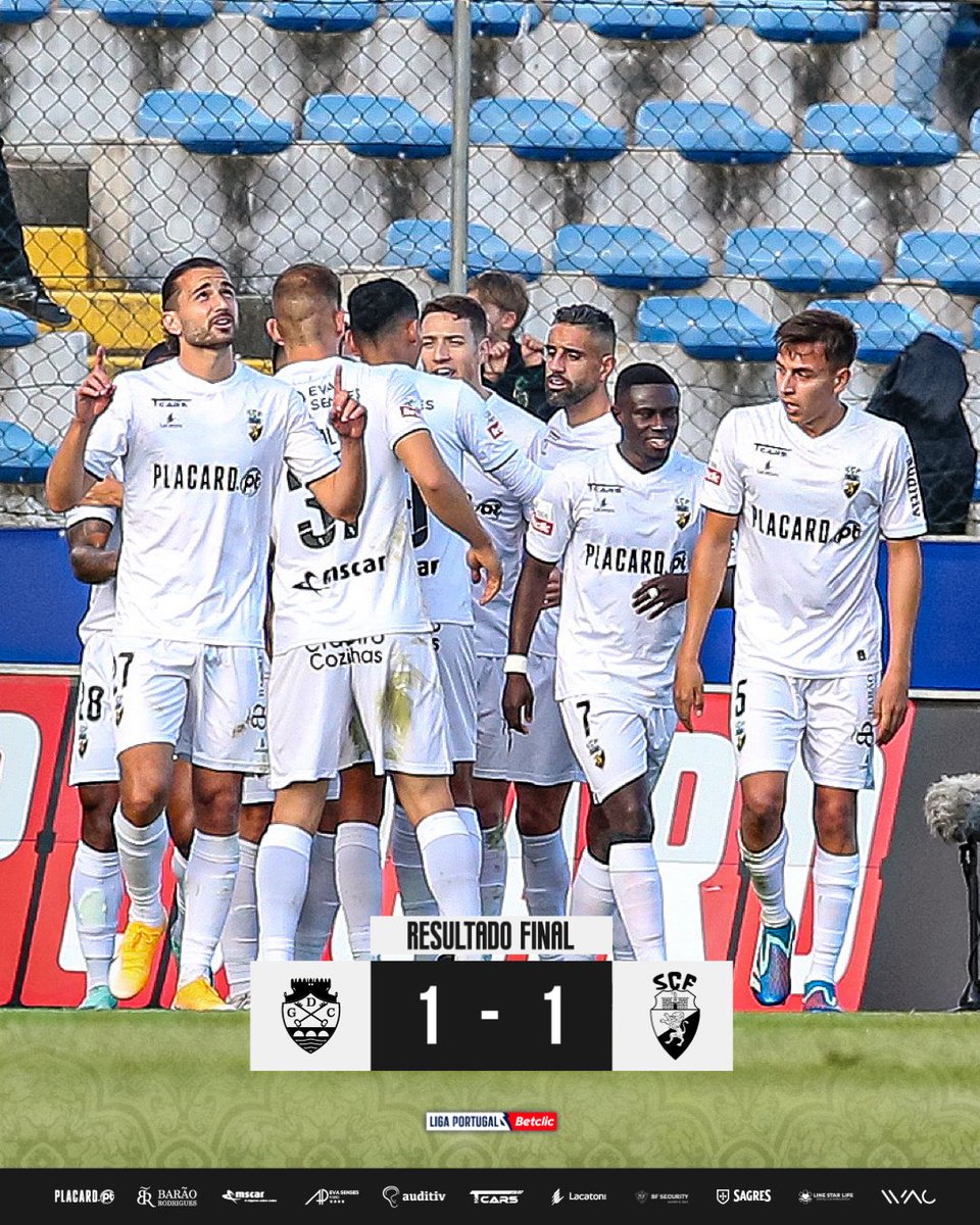 SCFarense_'s tweet photo. 𝙍𝙚𝙨𝙪𝙡𝙩𝙖𝙙𝙤 𝙁𝙞𝙣𝙖𝙡 🦁
️🔴🔵GD Chaves 1️⃣x1️⃣ SC Farense⚫️⚪
35’⚽️ Bruno D.
#GDCSCF #LigaPortugalBetclic #SóOsDurosVencem https://t.co/rZSYVquu02