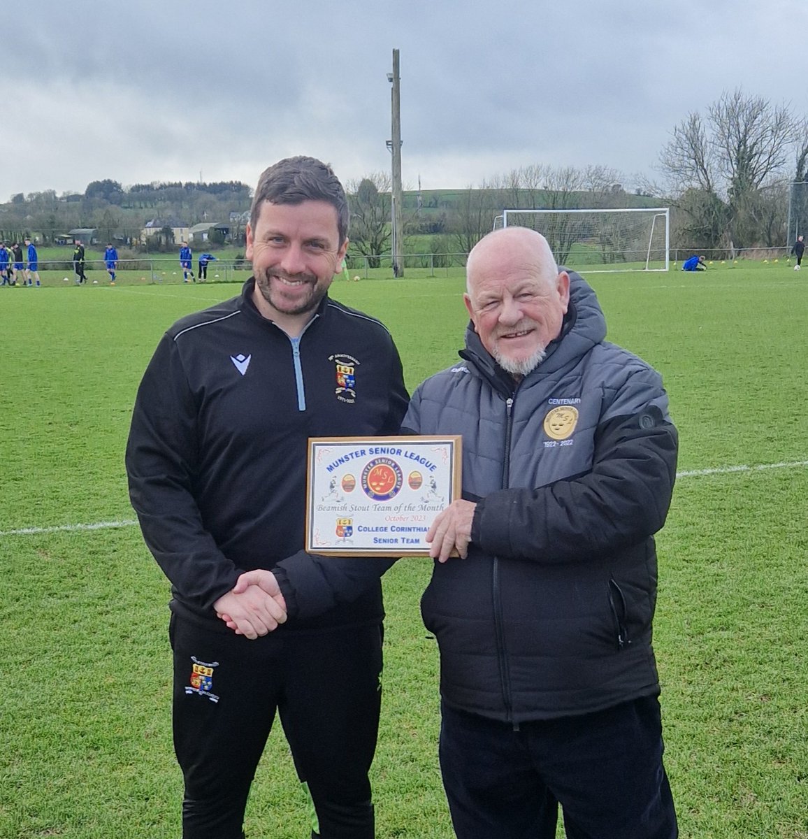 MunsterSenLgue's tweet photo. Recent Team of the Month award Presentation:
Photo:
Garry Hackett, team manager College Corinthians FC senior team, receives the Beamish Stout team of the Month award for October, from Leslie Doyle, Munster Senior League.
https://t.co/8oCU6VcNX8 https://t.co/pmqwD4nYRv
