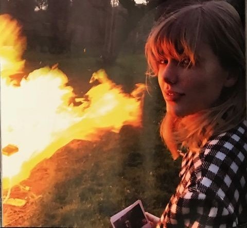 taylor swift making the #GRAMMYs day all about herself with just a profile picture change is so reputation coded