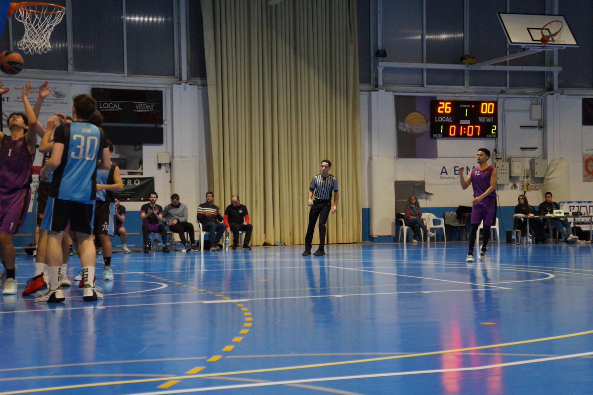 cbsantgregori's tweet image. El passat dijous, el jugador del Sènior Masculí B, Antoine Cabriles va passar per quiròfan per culpa d’una lesió al genoll, que el deixarà apartat de les pistes una llarga estada.

Esperem veure’t ben aviat a pista!

Molts Ànims!💜🖤

#CBSantGregori #bàsquet #caliu #valldellemena