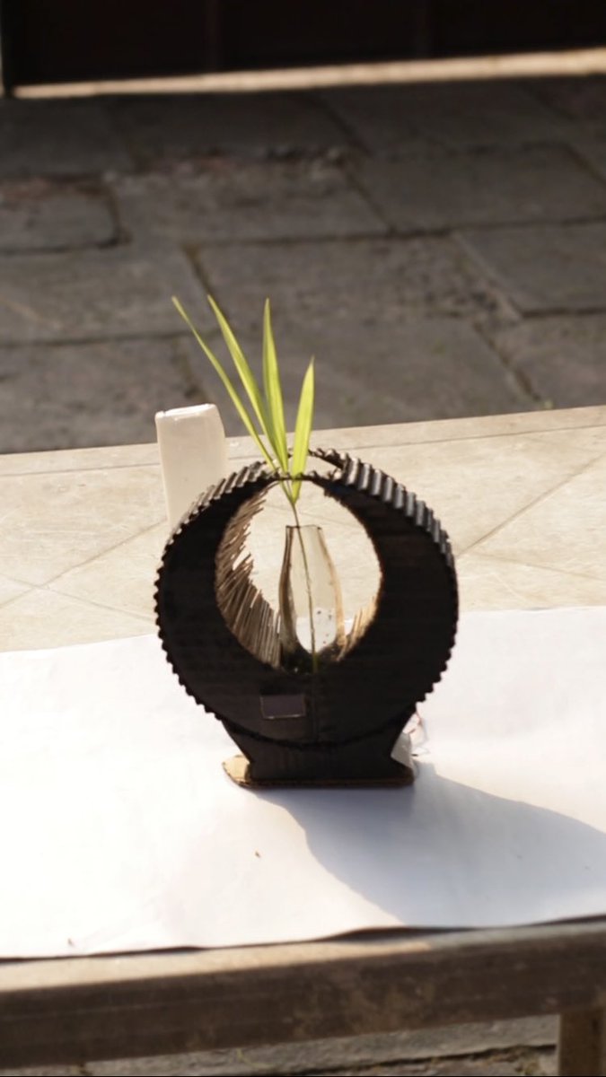 JumboLesley's tweet image. I built a plant vase that enables Plant-human communication.

Utilizing soil moisture and pH sensors, the data is processed by a microprocessor, triggering an audio response from an SD card via a DFplayer mini. 
#Innovation #PlantTech #Tech #Engineering @BBCBreaking  @tvcnewsng