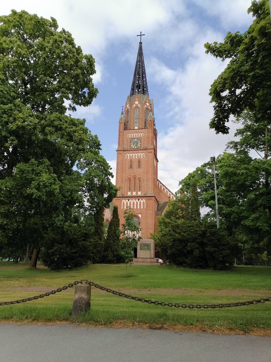 SKirkot's tweet photo. 212. Keski-Porin kirkko Porissa sijaitsee Kokemäenjoen rannalla. Se on valmistunut vuonna 1863. Se on Suomen 5. korkein kirkkorakennus ristin ollessa 72 metrin korkeudessa.
#Suomenkirkot #Pori #Keskiporinkirkko https://t.co/Cem1JMAcT3