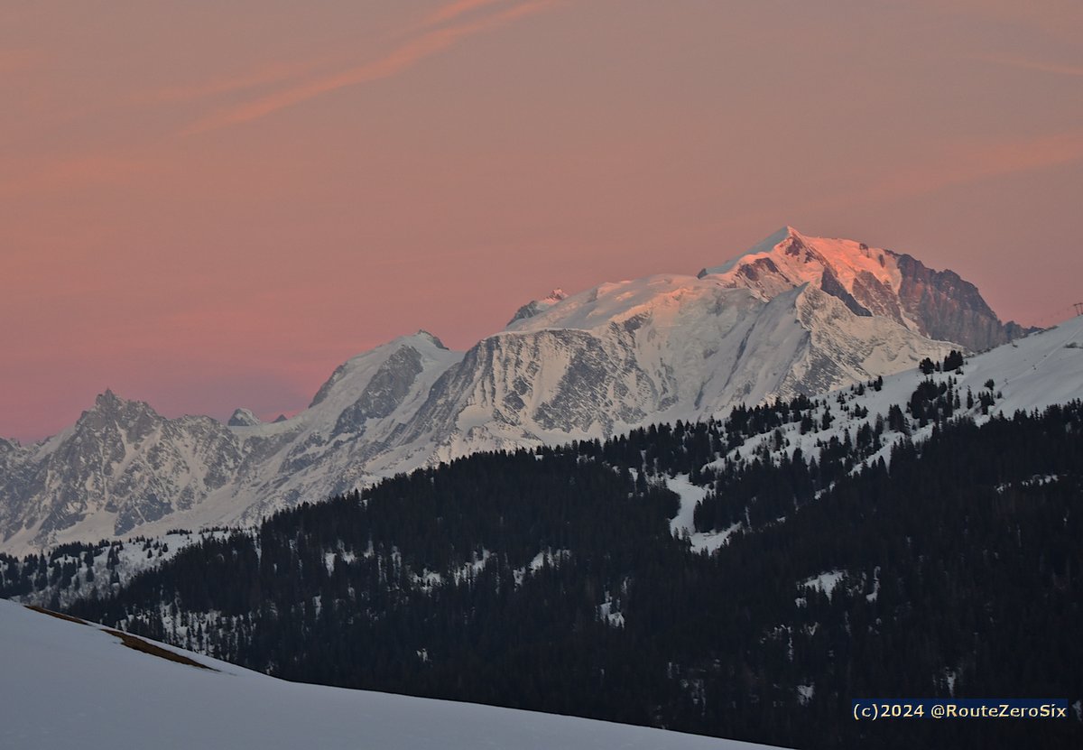 Coucher de soleil sur le Mont Blanc

#MontBlanc #HauteSavoie #Sunset #Aravis #MagnifiqueFrance #BaladeSympa #alpesfrancaises #AuvergneRhoneAlpes