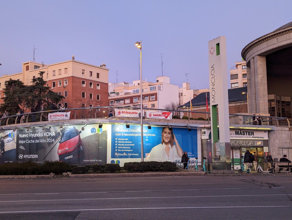 PCM_Moncloa's tweet photo. 📣Junto con @Chamberi_PCM seguimos llevando las propuestas del Manifiesto Programa de @elpcm por diferentes zonas del distrito.

🏘️Durante este mes hemos difundido cómo queremos que sea la vivienda y el transporte para nuestra clase 🚇

#FuturoSocialista https://t.co/hhStm8nLkV