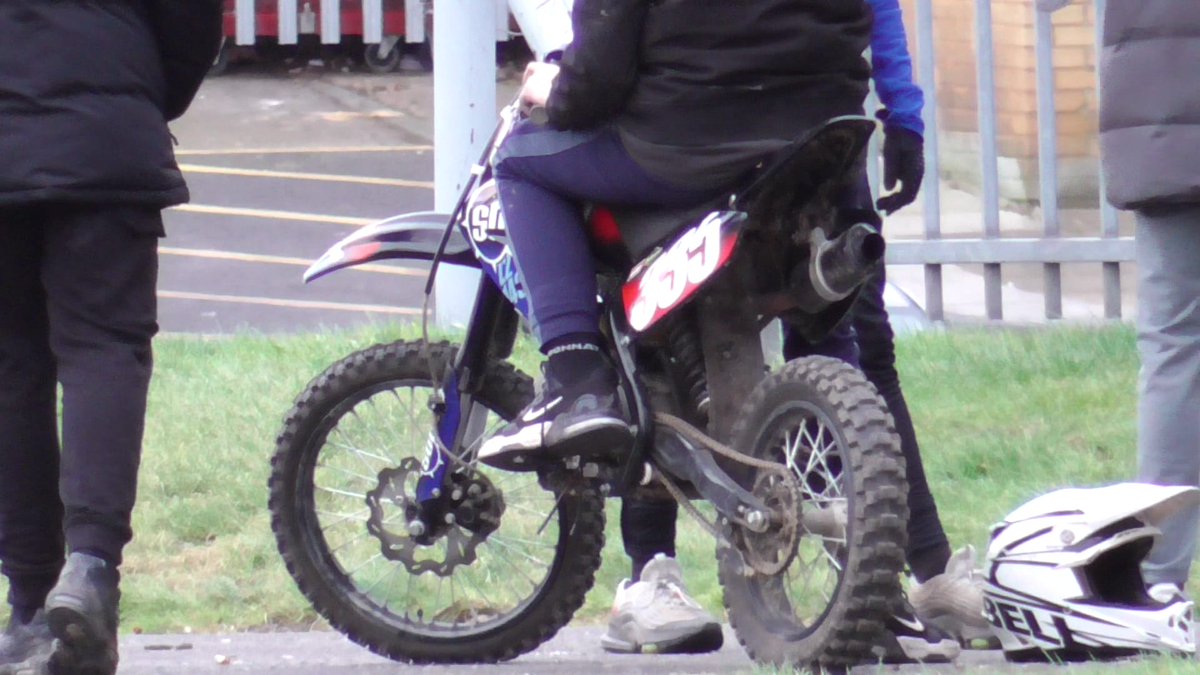 BarnfieldBikes's tweet photo. Back again at Barnfield Recreation Ground late afternoon today. #MedwayTaskForce #beatteam #antisocial #ASB #Barnfield #antisocial @cllrtrisosborne @EstherMCook @tracey_crouch @Kent_Online @KentPoliceMed @medway_council https://t.co/yqc7KhmKYj