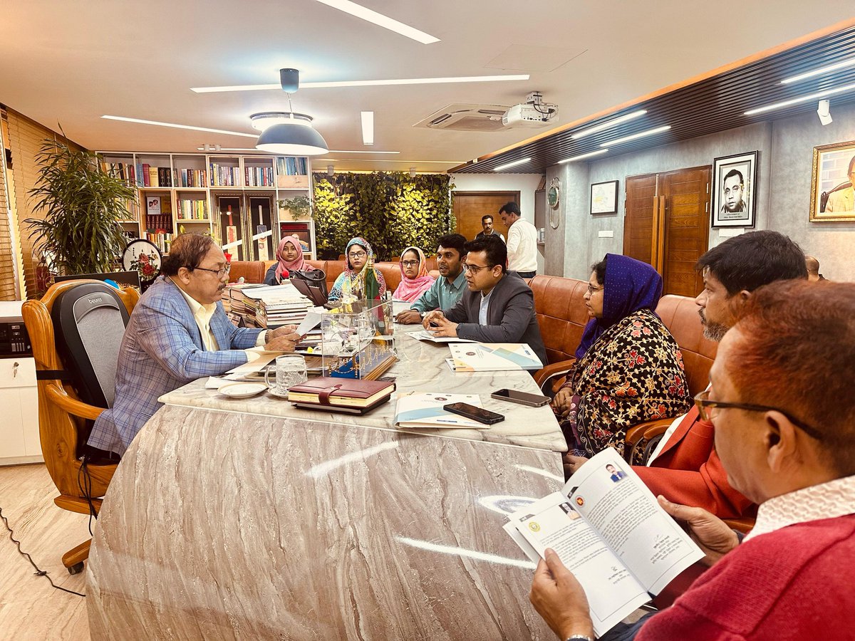mrapavel's tweet photo. The schedule of the Rajshahi 1st Urban Youth Council Election 2024 has been officially announced today.

The Chief Election Commissioner and RCC Mayor A.H.M. Khairuzzaman (Liton) along with other election commissioners announced the timeline.
#SERAC #UYCB #RCC https://t.co/b0RHkyCBRt