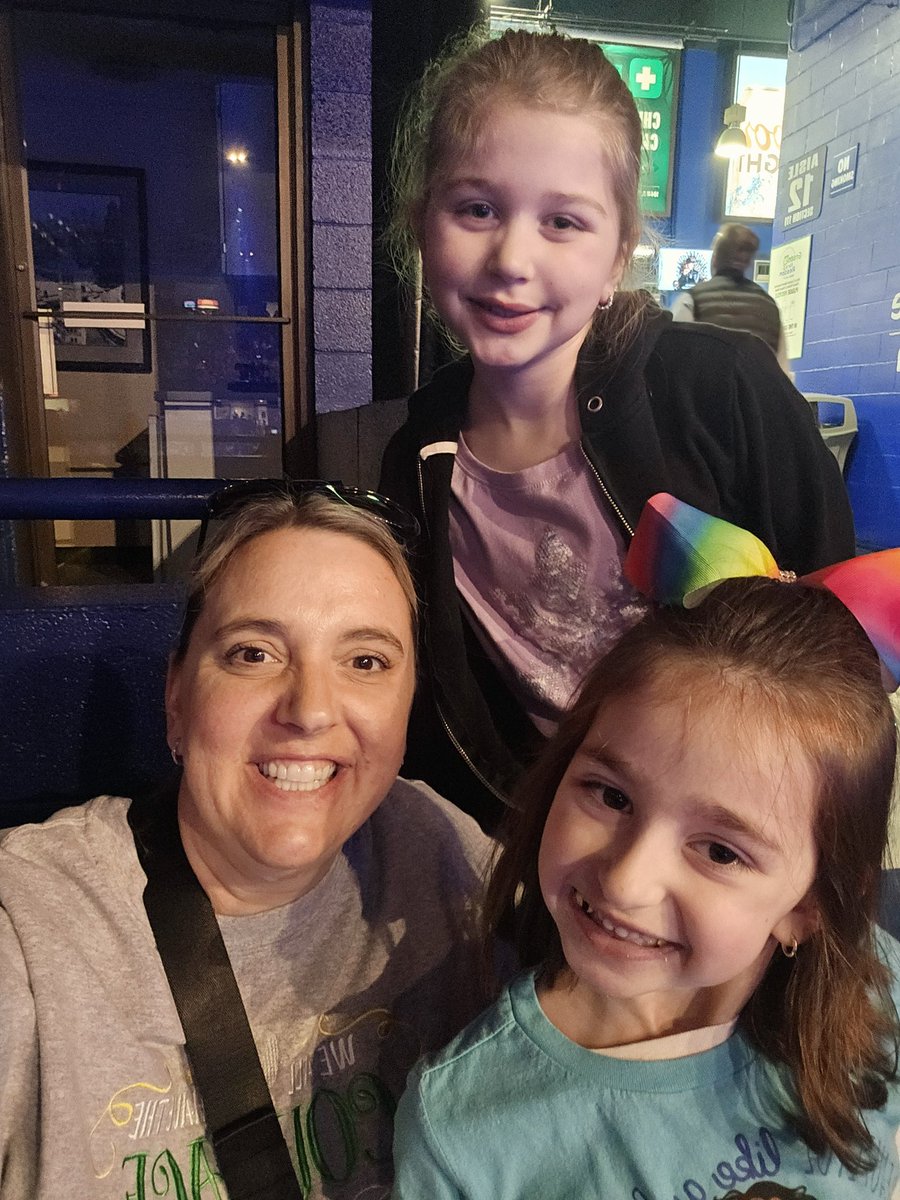 Medowsmath's tweet image. #disneyonice