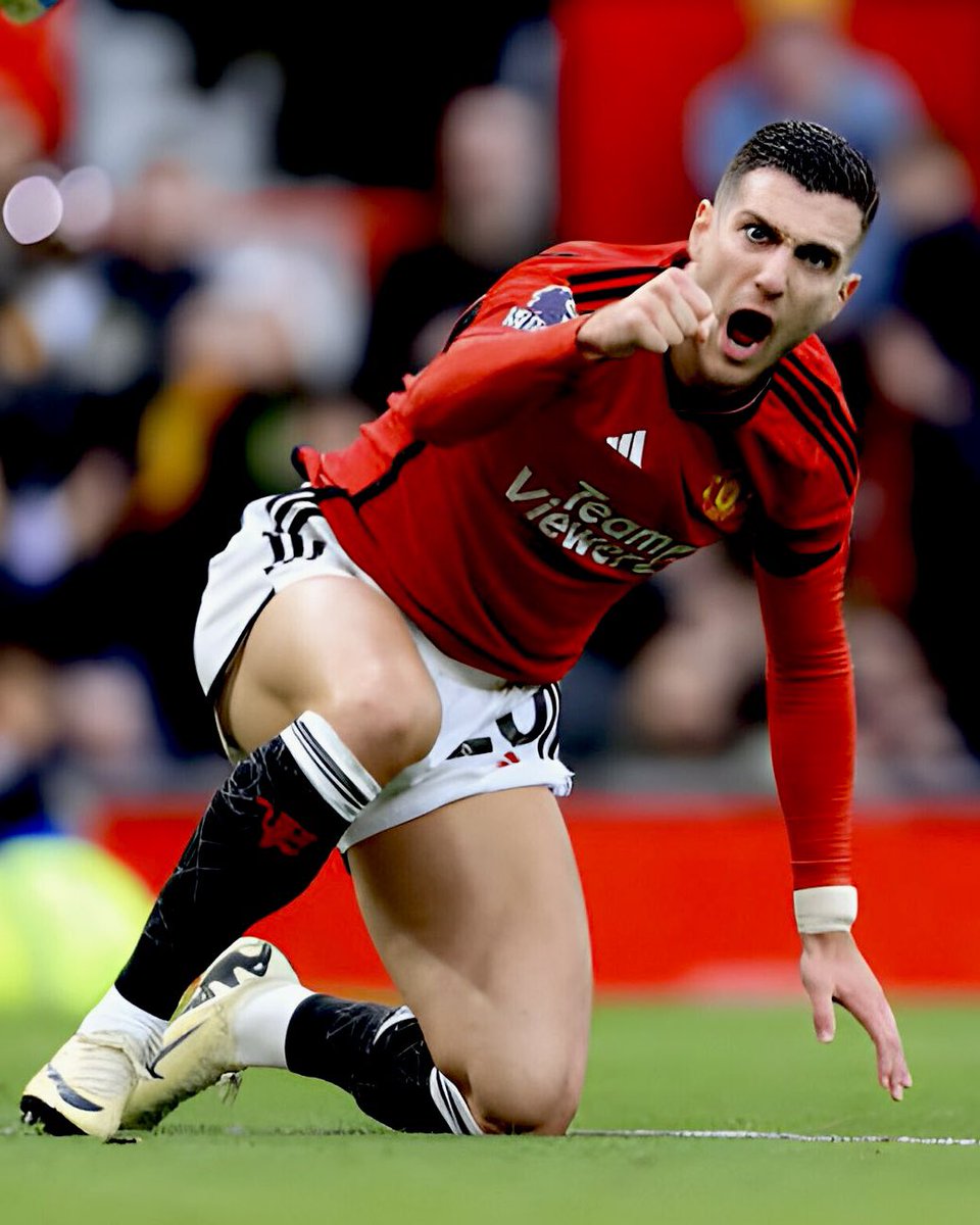 Diogo Dalot (@dalotdiogo) on Twitter photo Great team performance at Old Trafford + Clean sheet ❤️
Let’s go again next week 👊🏻 <a href="/ManUtd/">Manchester United</a> Great team performance at Old Trafford + Clean sheet ❤️
Let’s go again next week 👊🏻 <a href="/ManUtd/">Manchester United</a>
