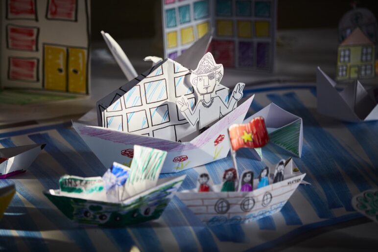 Please join us 11/2 at 11am-3.45pm @Orleanshg with Fold Your City. Create a large origami model city inspired by the Borough of Richmond-upon-Thames! Simply turn up, create your own large origami shaped house, boat, car or local landmark & add to the map orleanshousegallery.org/events/lets-ge…
