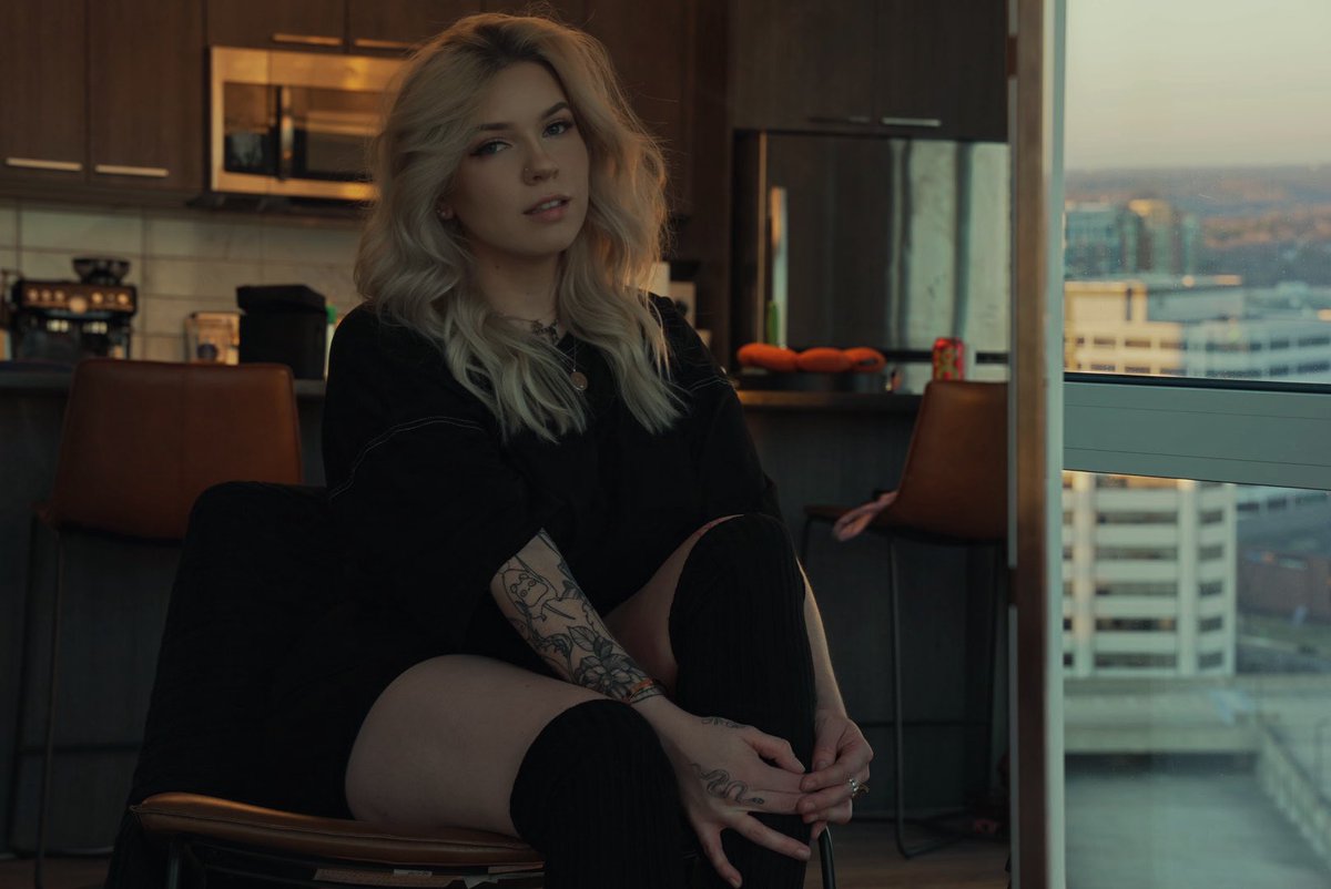 EevieAspen's tweet photo. I'll be your girl next door🖤 https://t.co/CUHN2FnIEJ